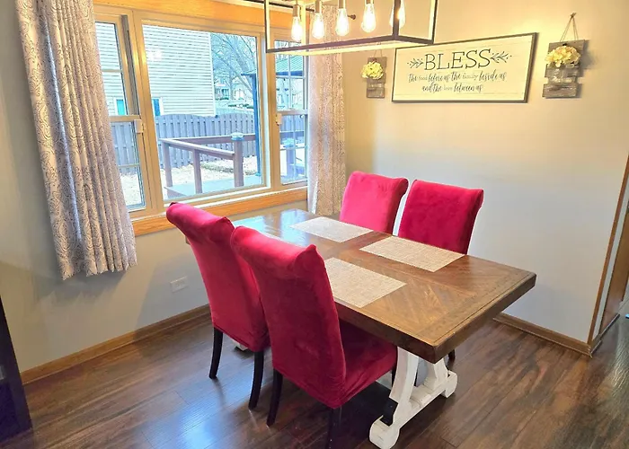 3 Bedroom 3 Bath Lovely In Il Hébergement de vacances Aurora
