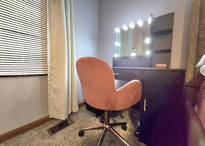3 Bedroom 3 Bath Lovely In Il Aurora