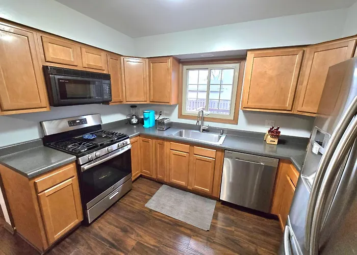 3 Bedroom 3 Bath Lovely In Il *