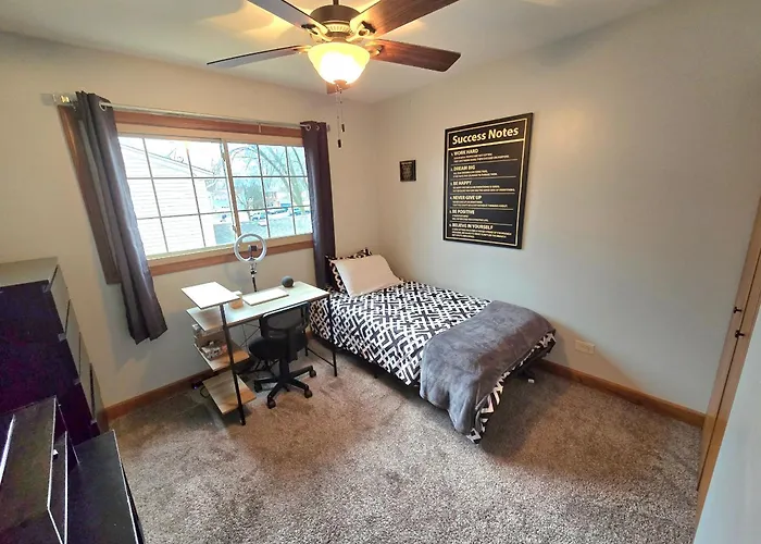 3 Bedroom 3 Bath Lovely In Il *