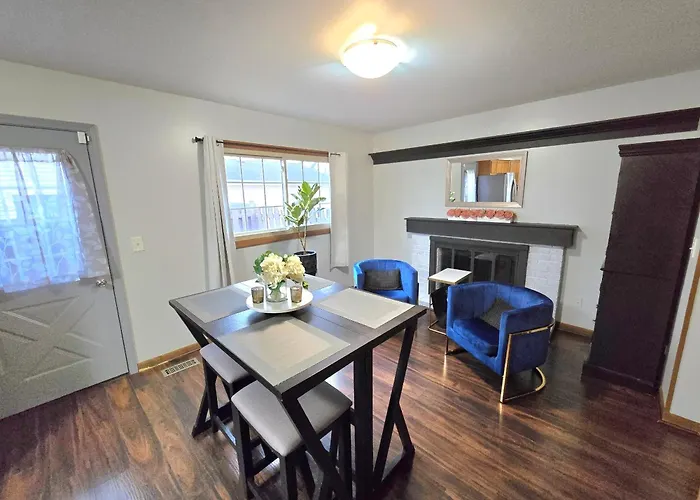 3 Bedroom 3 Bath Lovely In Il