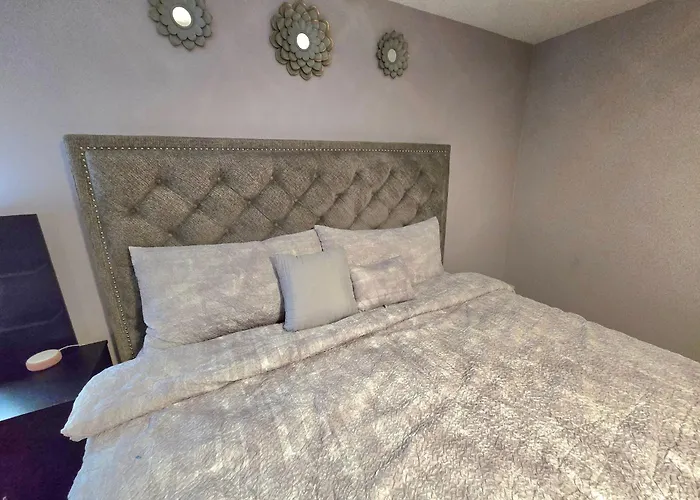 3 Bedroom 3 Bath Lovely In Il *